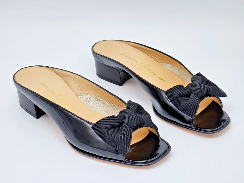Salvatore Ferragamo Bow Accent Mules 8 B Black Patent Leather Coquette Slides